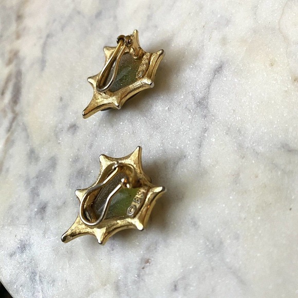 vintage BSK clip on earrings signed estate jewelry Goldtone Gemstone - Picture 5 of 5